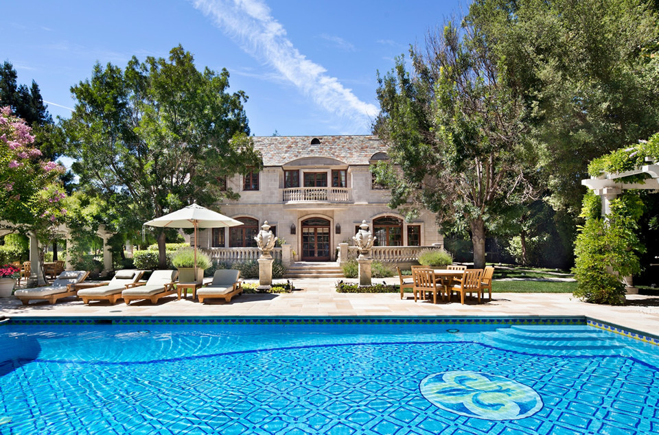 Isabella Avenue Gullixson