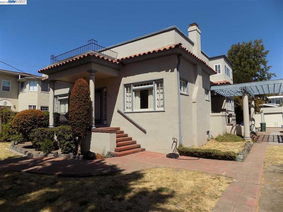 3209 Thompson Avenue