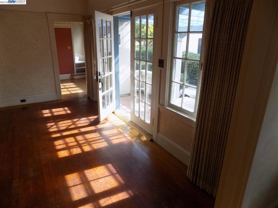 3209 Thompson Avenue